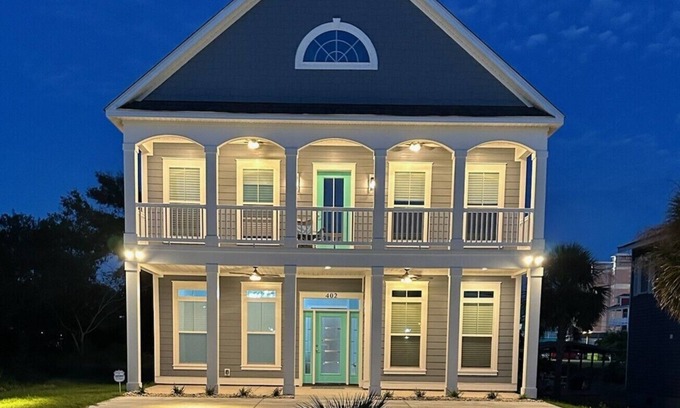 Atlantic Beach Casa | The Quiet Storm - Walk to Beach - 4BR/3BA - 3 Living Areas