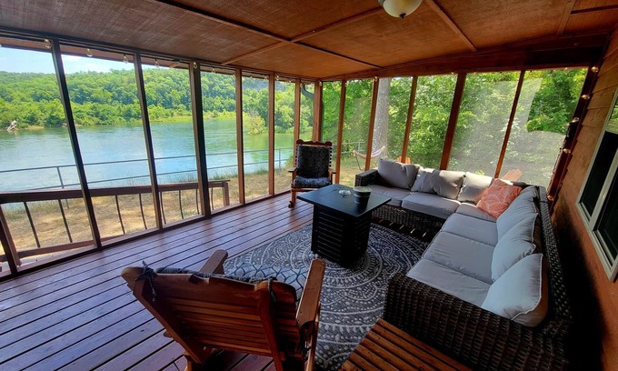 Calico Rock Casa | The Rainbow - Cabin 2 -Amazing White River frontage views!