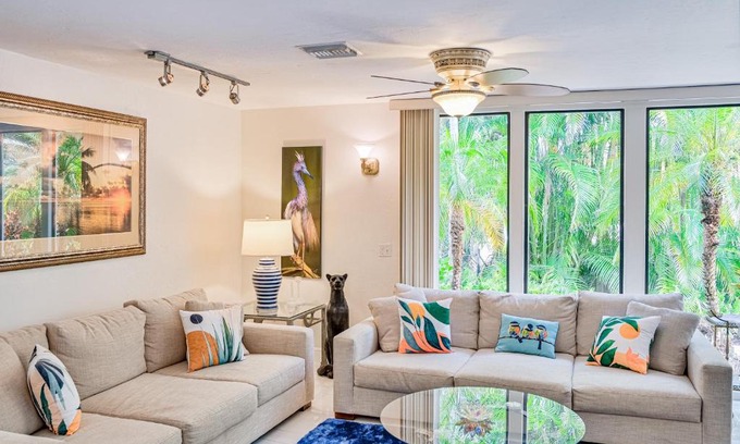East Naples Casa | The Rainbow Villa
