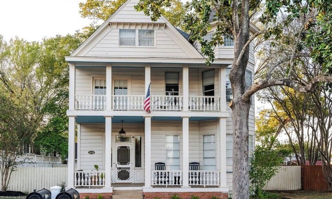 Smithville Casa | The Ramona House w/ Cowboy Pool! Walk to Downtown!