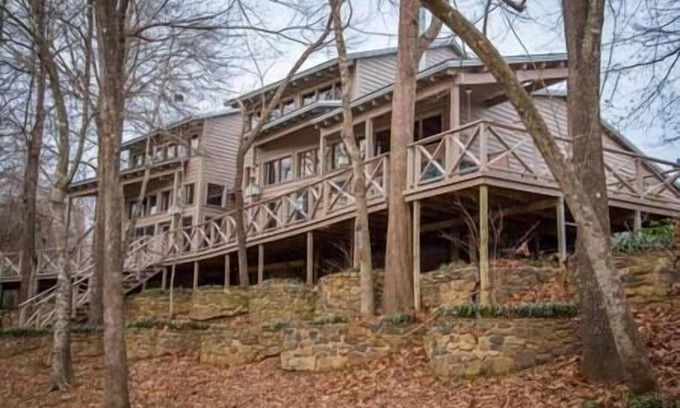 Golden Casa | The Ranch at River's Bend- Cabin 3-Ritz on the River