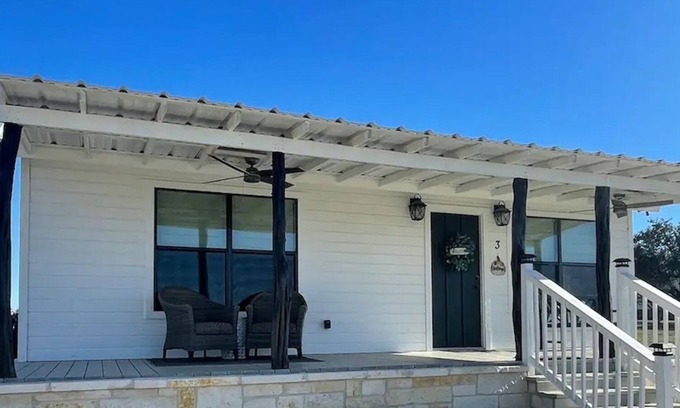 Fredericksburg Cabina | The Ranch@Fredericksburg - Magnolia Cottage - 1BD/1BA