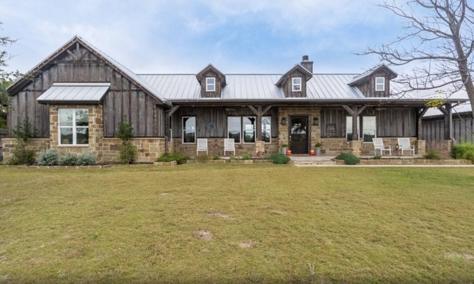 Fredericksburg Casa | The Ranch House at Camp Hideaway Fredericksburg