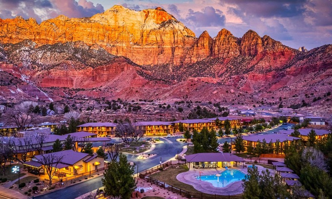 Zion National Park South Entrance Hotel | The Red Cliffs Lodge Zion, a Tribute Portfolio Hotel
