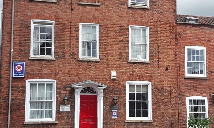 Grantham Casa | The Red House Guest House