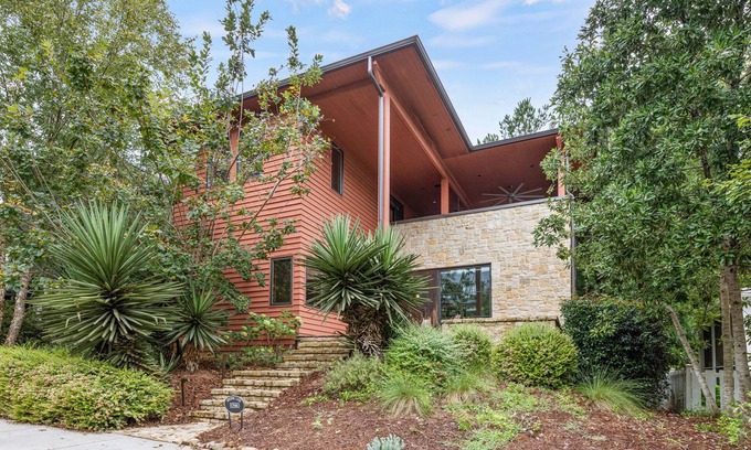 Palmetto Casa | The Red House in Serenbe w/ Golf Cart
