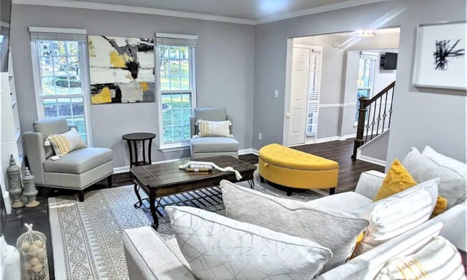 Roswell Casa | The Red Magnolia, Refreshing, Cozy, Game Room, Historic Roswell!