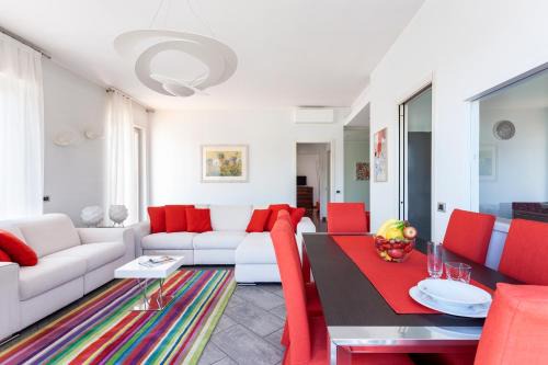 Sesto Calende Apartamento | the red penthouse - family apart with terrace 2 bedroom private park