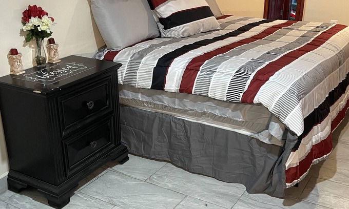 Canarsie Casa | The Red Room