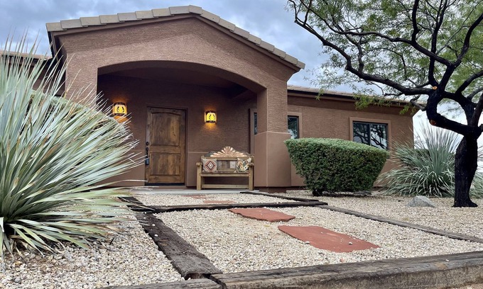 Desert View Village Casa | The Redbird, Dog-friendly Gem in Cave Creek