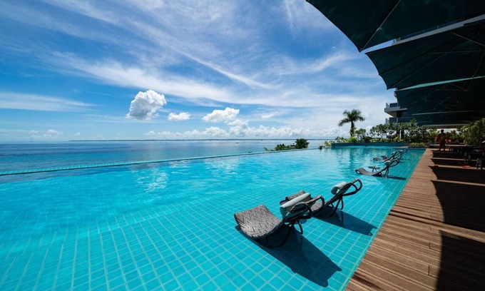 Lapu-Lapu Hotel | The Reef Island Resort Mactan, Cebu