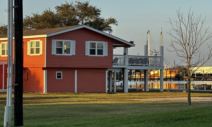Galveston Casa | The Reel Escape of Bolivar