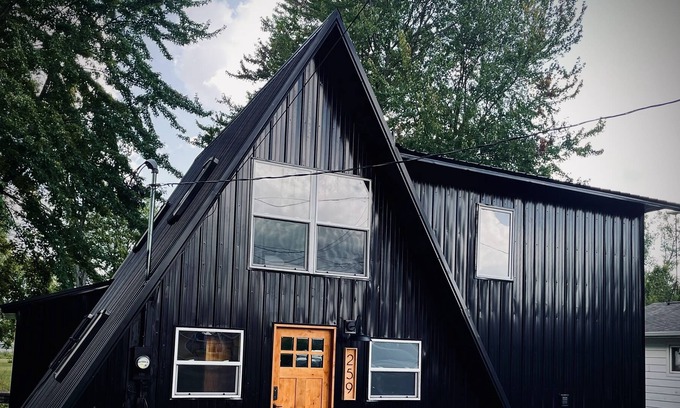 Vestaburg Cabaña | The Reel House - Family A-Frame on Dickerson Lake