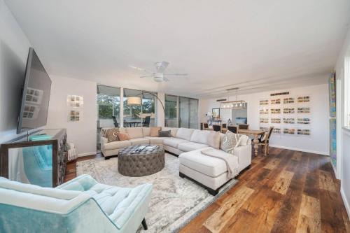 Mid America Casa | The Regal Beagle - Beacon Manor