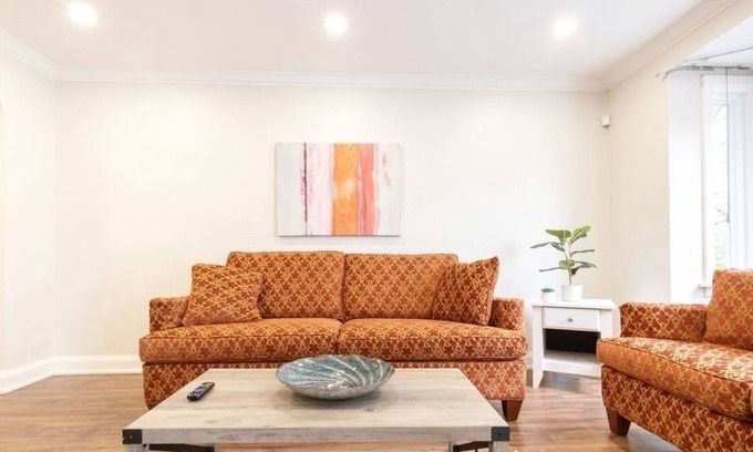 Clanton Park Casa | The Regal House [3 Bdrms/1 Bath]