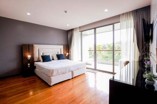 Bang Tao Apartamento | The Regent Bangtao Apartments gorgeous view of the jungle