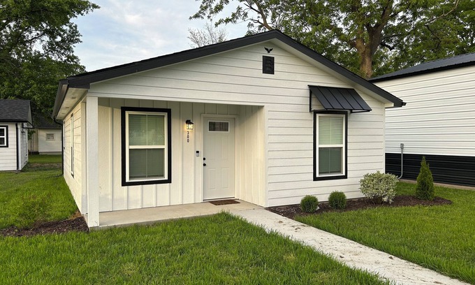 Raymond Casa | The Relaxing House - Quiet 2 Bedroom Home