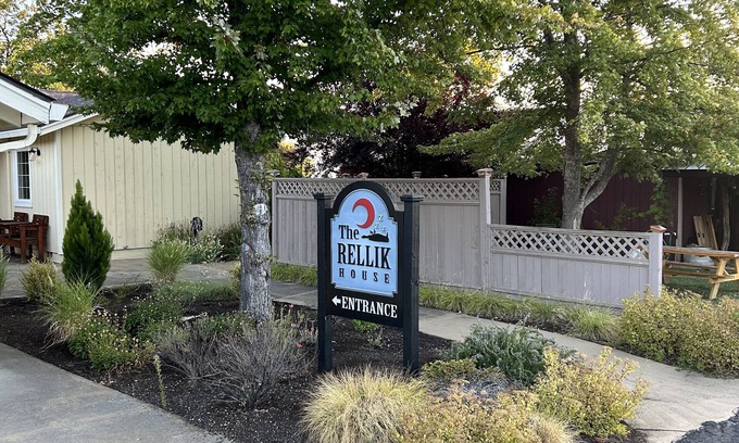 Medford Casa | The Rellik House and Winery