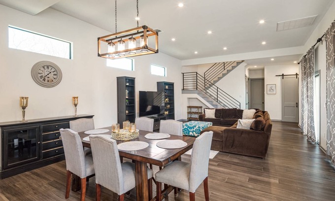 Hudson Bend Casa | The Reserve: Private Pool, outdoor entertainment area, master downstairs, Wifi, Parking
