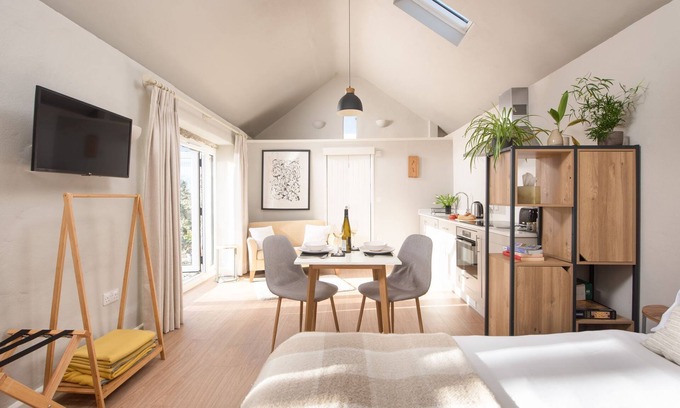Saint Martin Cabaña | The Rest House - a studio barn that sleeps 2 guests in 1 bedroom