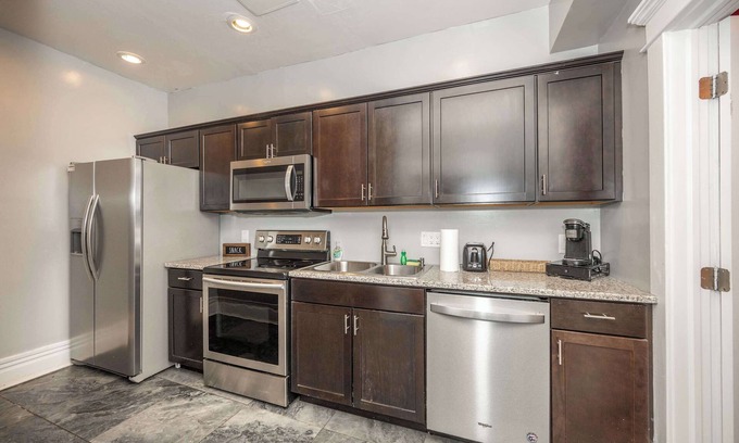 Livingston Park Casa | The Restful Roost w Hot Tub