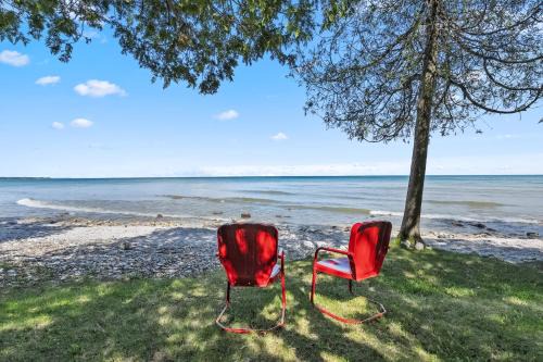 Sturgeon Bay Casa | The Resting Place by Simple Life Rentals