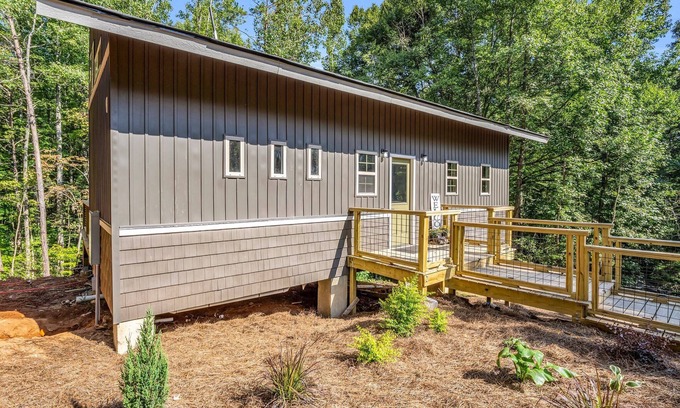 Tryon Casa | The Retreat @ Alpine South, Massive deck with view