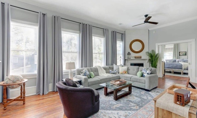 Hitch Village - Fred Wessels Homes Apartamento | The Retreat on Broad @ Trustees' Garden