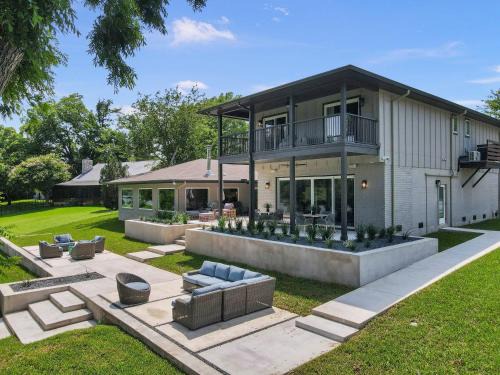 Marble Falls Casa | The Retreat on Lakeshore with Concierge Services