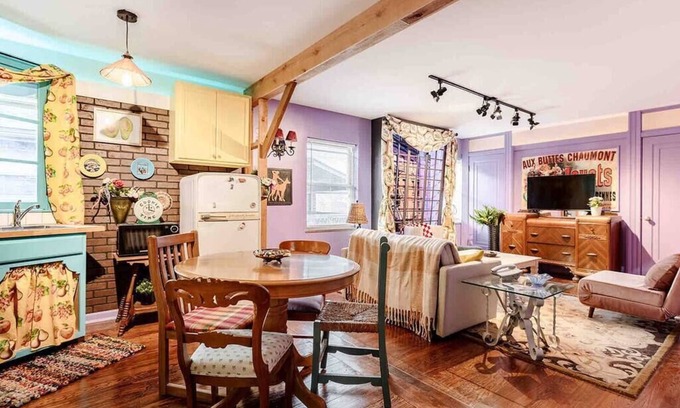 Roselawn Finance Casa | The Retro Retreats: Entire Building