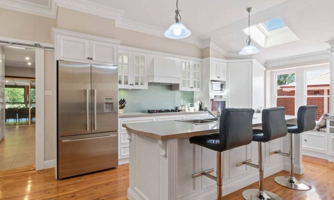 Turvey Park Casa | The Richardson - Spacious Entertaining, Sleeps 8