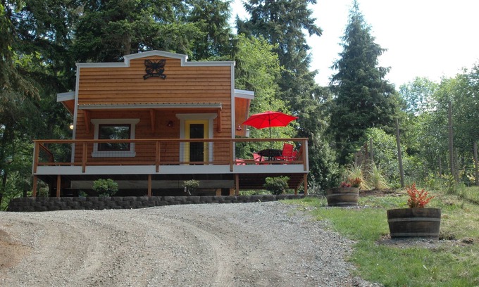 Langley Cabaña | The Ridge at Langley: Villa Margo, the "butterfly" cottage