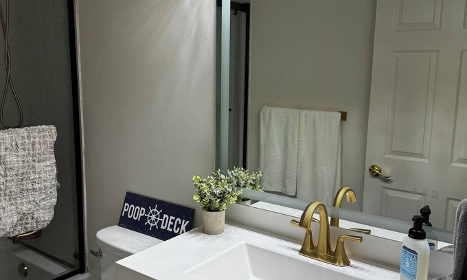 Lake Geneva Condominio | The Ridge Retreat Renovated in 2024 - Steps from Lake Como & The Ridge