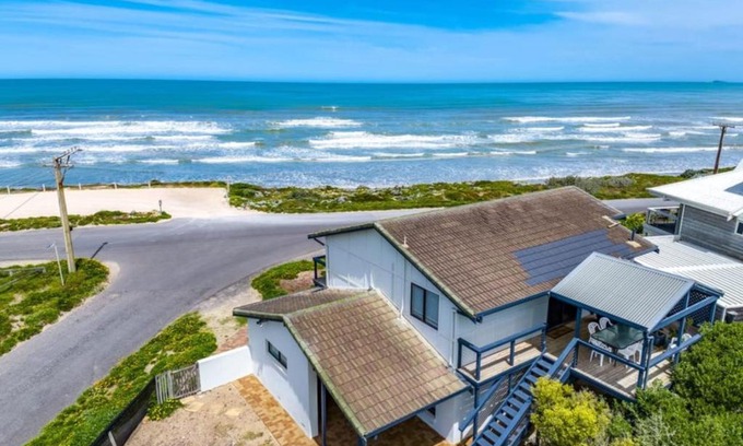 Middleton Casa | The Rise on Surfer- BEACHFRONT Pet Friendly WIFI