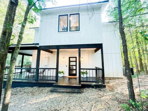 Broken Bow Casa | the RISER - BRAND NEW Modern Cabin in Broken Bow