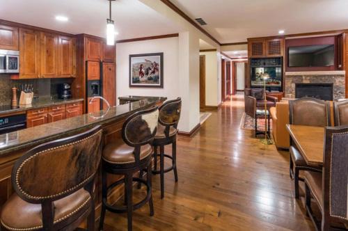 Aspen Casa | The Ritz-Carlton Club, 3 Bedroom Residence 8314, Ski-in & Ski-out Resort in Aspen Highlands