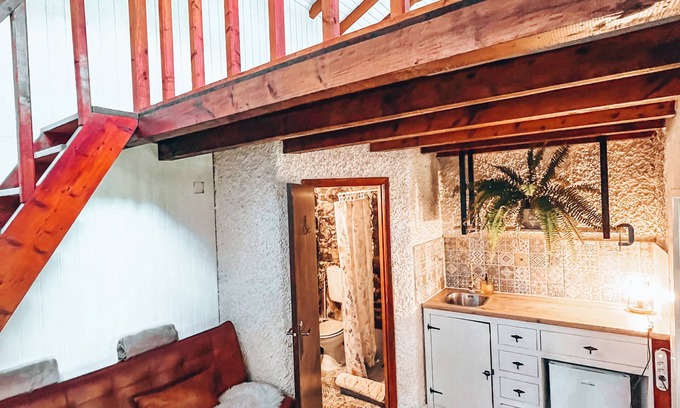 Santo da Serra Cabaña | The Riverside Cottage