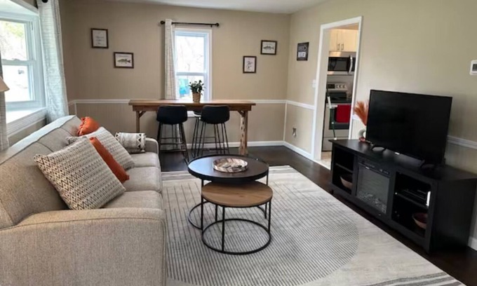 Chillicothe Casa | The River House! Enjoy the gorgeous river flowing in your own backyard!
