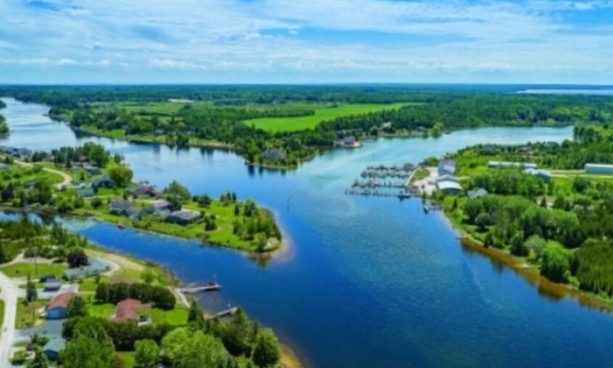 Cheboygan Casa | The River House perfect location on the Cheboygan River!