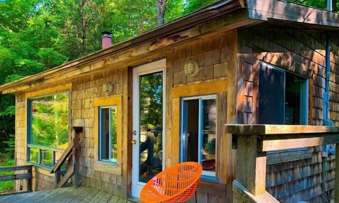 Les Collines-de-l'Outaouais Regional County Municipality Cabaña | The River Island Hideaway near Wakefield, Quebec