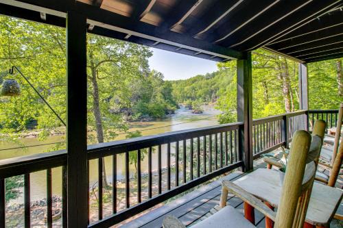 Ellijay Casa | The River Rest Ellijay Cabin with Hot Tub!