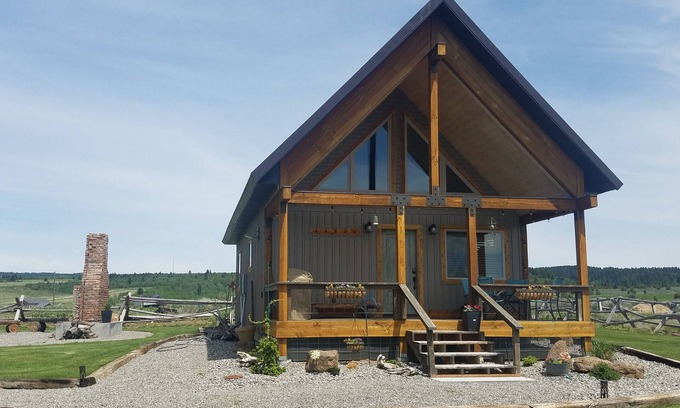Ashton Cabina | The River Run Cabin 900Sq Ft, Bedroom and Loft