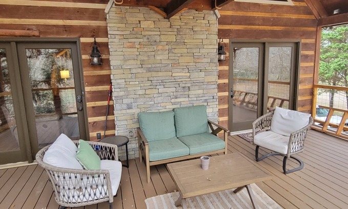 Calhoun Cabina | The River's Edge on the Hiawassee Pet Friendly