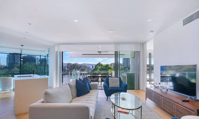 West End Apartamento | The Riveredge Chic Resort Style Luxury near CBD