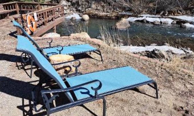 Downieville-Lawson-Dumont Casa | The Rivers Edge w/ Firepit ~2 King Beds & 2 cozy Living Spaces