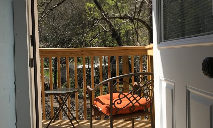 Chimney Rock Cabina | The Riverside Lodge at Chimney Rock