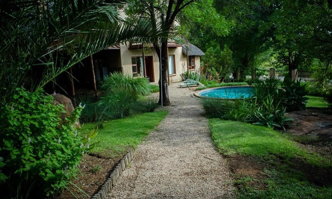 Greater Johannesburg Metropolitan Area Cabina | The Rivonia River Lodge