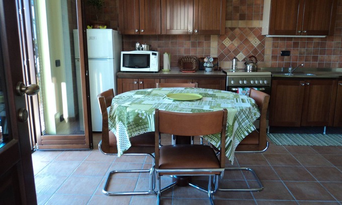 Pella Apartamento | il Pettirosso casa de vacaciones, 2 dormitorios, 5 personas
