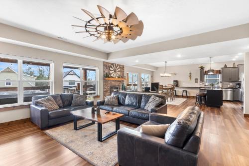 Hollister Casa | The Rock at Branson Cove - 5 BDR on Table Rock
