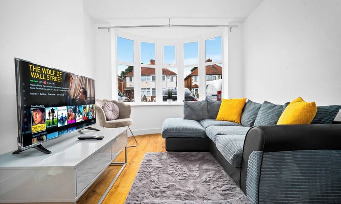Olton Casa | "The Rock" Elegant 4 Bedroom House, perfect for families close to NEC & BHX